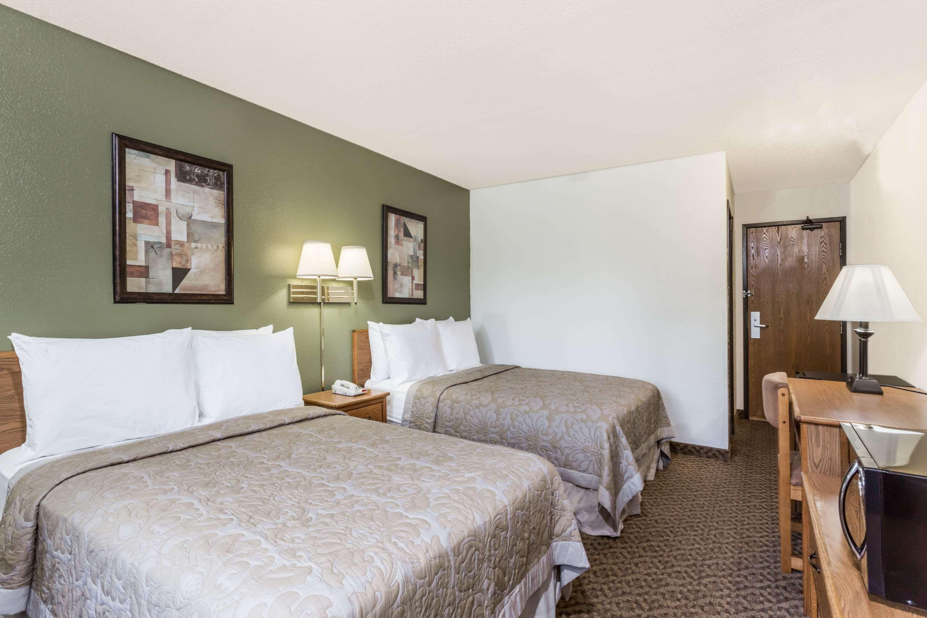 Super 8 By Wyndham Hampton Exterior foto
